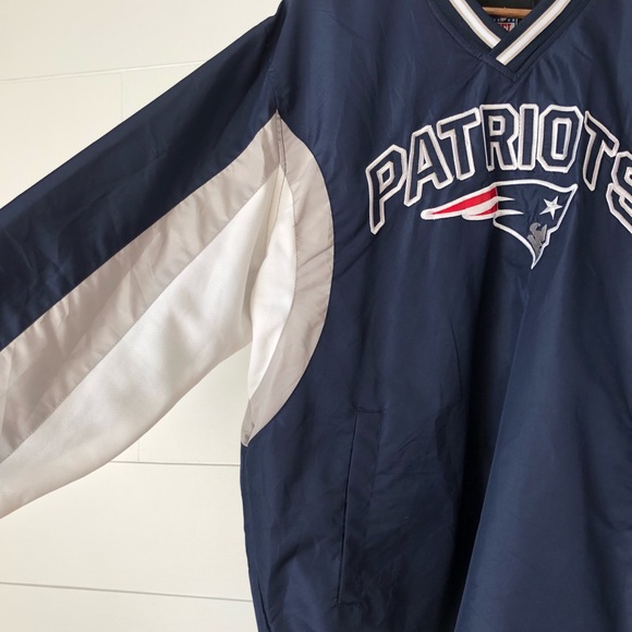 NFL New England Patriots Pullover - Picture 3 of 11